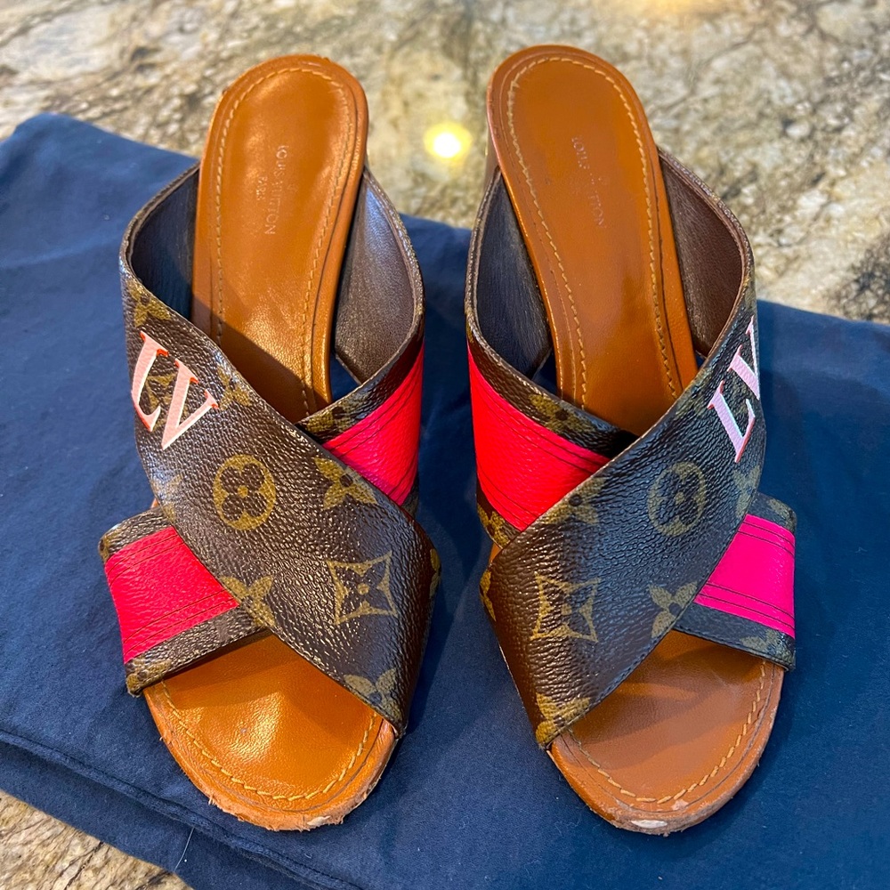 Authentic Louis Vuitton size 7.5/37.5 open toed sandals.